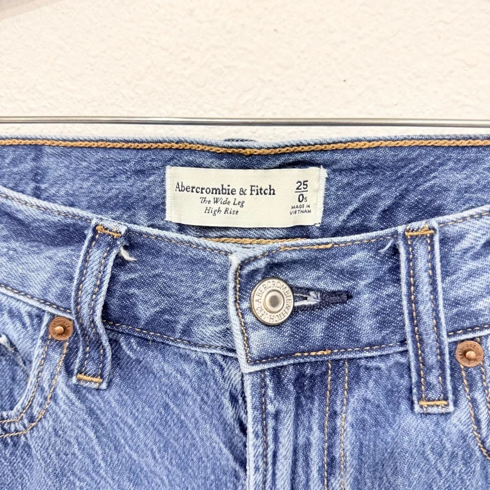 Abercrombie & Fitch The High Rise Wide Leg Jean Women’s Size 0/25 Short - Picture 6 of 7